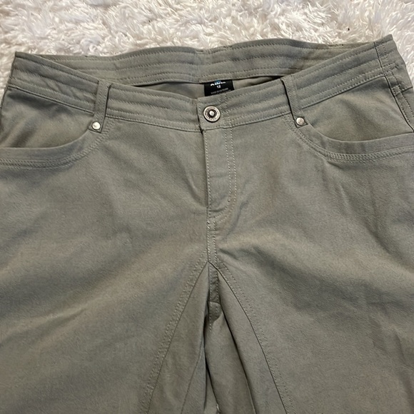 KUHL NWOT Nylon Capri Pants Size 12 - Picture 2 of 10